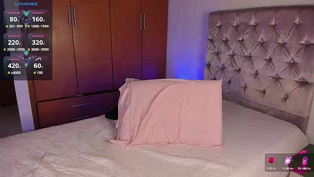 Snapshot of AlannaLove__ chatting on 09.09.25 AlannaLove online show from 09.09.25