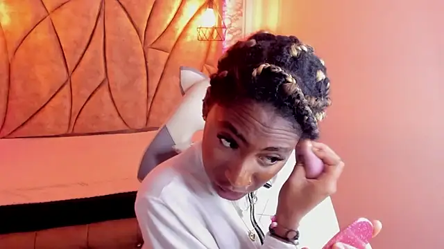 Queen perla  online show from 01.12.25