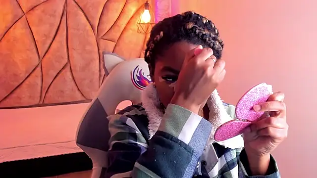 Queen perla  online show from 01.15.25