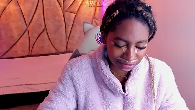 Queen perla  online show from 01.18.25