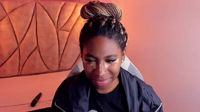 Queen perla  online show from 01.19.25