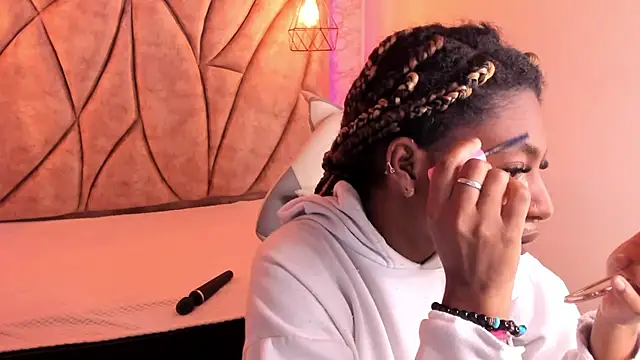 Queen perla  online show from 01.20.25