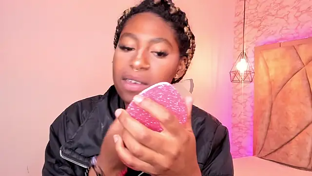 Queen perla  online show from 01.23.25