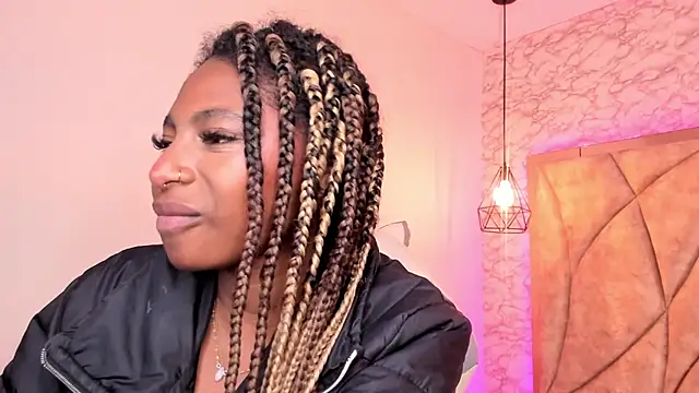 Queen perla  online show from 01.23.25