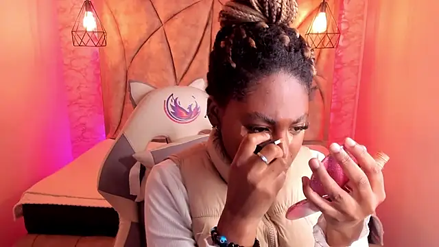 Queen perla  online show from 02.01.25