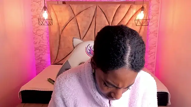 Queen perla  online show from 02.25.25