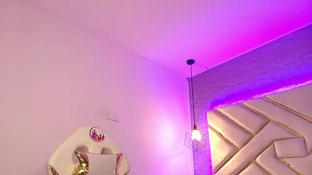 Queen perla  online show from 03.21.25