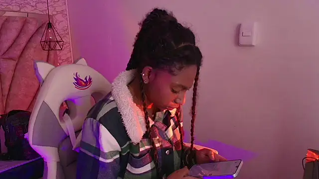 Queen perla  online show from 12.03.25