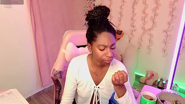 Queen perla  online show from 12.22.25