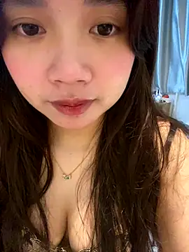 Hotellinh12 online show from 10.28.25