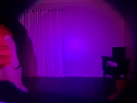 Snapshot of Milfshakecafe chatting on 12.07.24 Milfshakecafe online show from 12.07.24