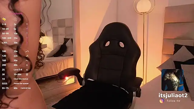 Snapshot of mssjulia chatting on 02.12.25 mssjulia online show from 02.12.25