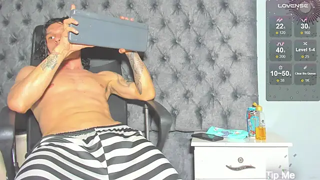 Snapshot of marcus_smithh chatting on 12.12.24 marcus smithh online show from 12.12.24