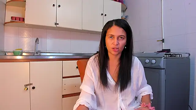 Snapshot of SofiAndNicol chatting on 10.18.25 SofiAndNicol online show from 10.18.25