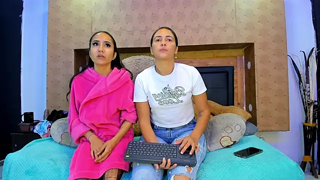 Snapshot of SofiAndNicol chatting on 11.07.25 SofiAndNicol online show from 11.07.25