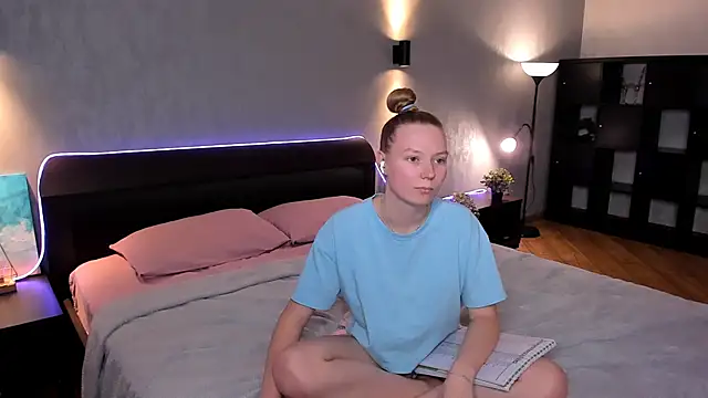 CarolynCohen   online show from 03.16.25