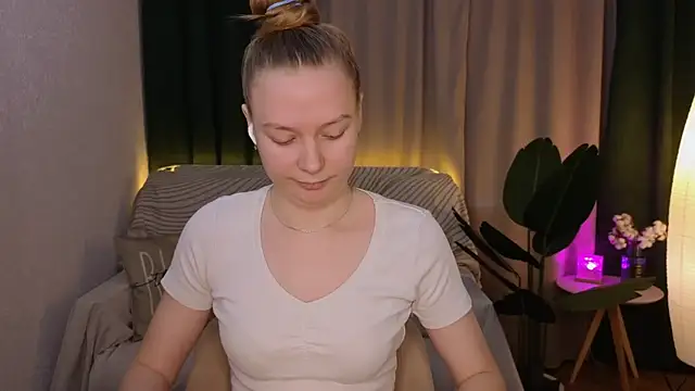 CarolynCohen   online show from 03.22.25