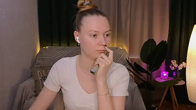 CarolynCohen   online show from 03.22.25