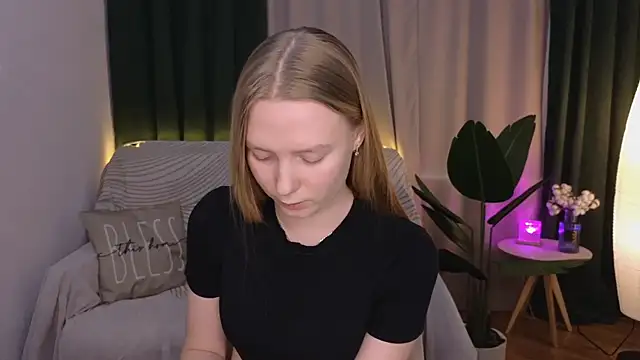 CarolynCohen   online show from 03.23.25