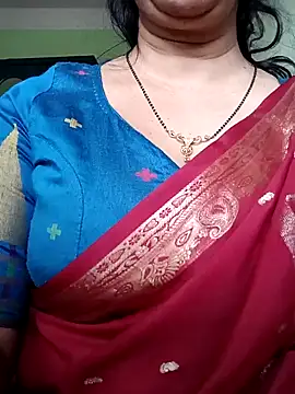 Snapshot of Rosy-B chatting on 12.14.24 Rosy-B online show from 12.14.24