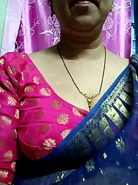 Snapshot of Rosy-B chatting on 02.11.25 Rosy-B online show from 02.11.25