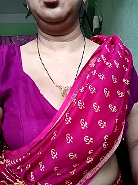 Snapshot of Rosy-B chatting on 09.11.25 Rosy-B online show from 09.11.25