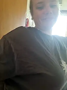 Snapshot of Off_the_Lesh chatting on 09.20.25 Off the Lesh online show from 09.20.25