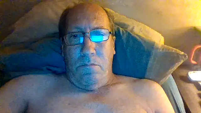 Snapshot of hornyrich69 chatting on 04.24.26 hornyrich69 online show from 04.24.26