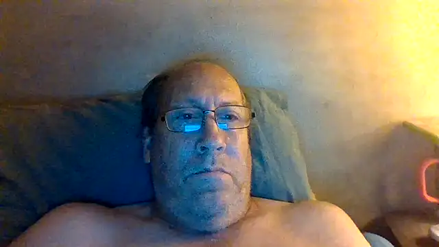 Snapshot of hornyrich69 chatting on 04.28.26 hornyrich69 online show from 04.28.26