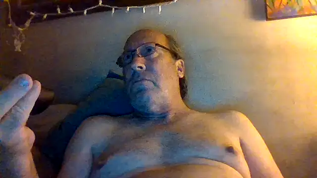 Snapshot of hornyrich69 chatting on 05.09.26 hornyrich69 online show from 05.09.26