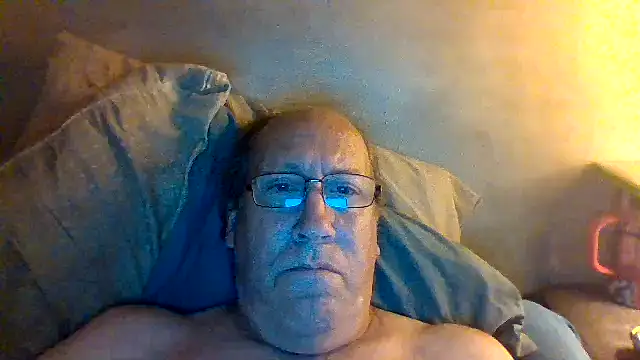Snapshot of hornyrich69 chatting on 05.12.26 hornyrich69 online show from 05.12.26