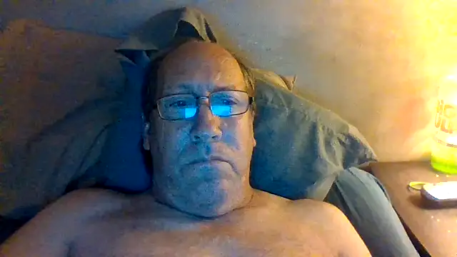 Snapshot of hornyrich69 chatting on 05.13.26 hornyrich69 online show from 05.13.26