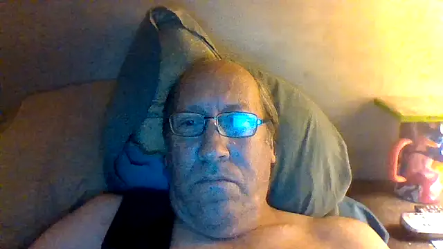 Snapshot of hornyrich69 chatting on 06.04.26 hornyrich69 online show from 06.04.26