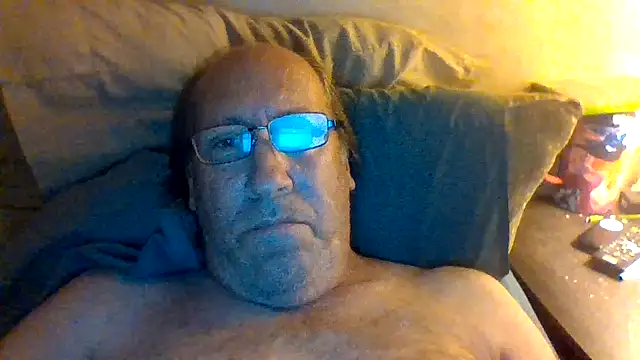 Snapshot of hornyrich69 chatting on 06.12.26 hornyrich69 online show from 06.12.26