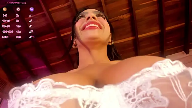 IzzyWild online show from 02.06.25