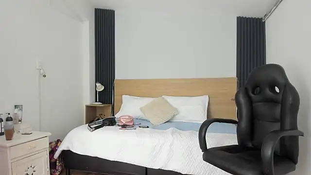 Chiqui milk  online show from 11.15.25