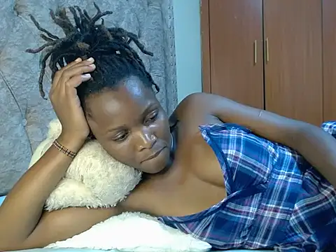 Snapshot of Naughty_Girl17 chatting on 02.18.25 Naughty Girl17 online show from 02.18.25