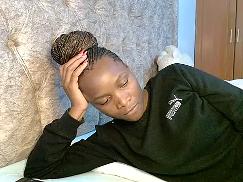 Naughty Girl17 online show from 12.15.25