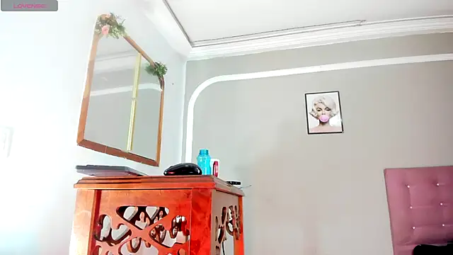 Jimena Grey online show from 10.26.25