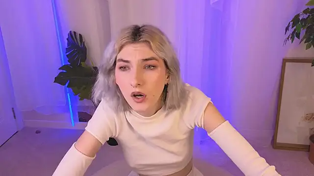 Snapshot of Mia_Cheers chatting on 12.07.24 Mia Cheers online show from 12.07.24