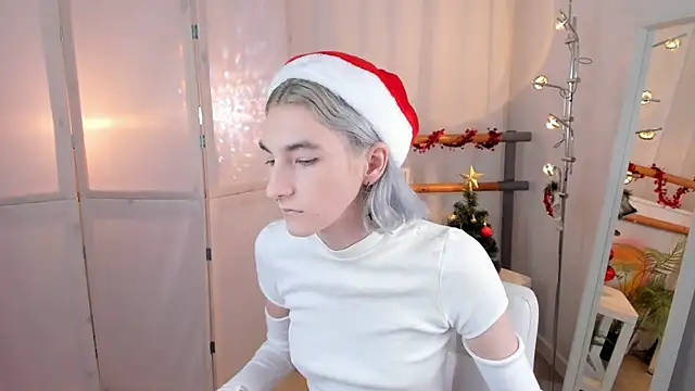 Snapshot of Mia_Cheers chatting on 12.22.24 Mia Cheers online show from 12.22.24