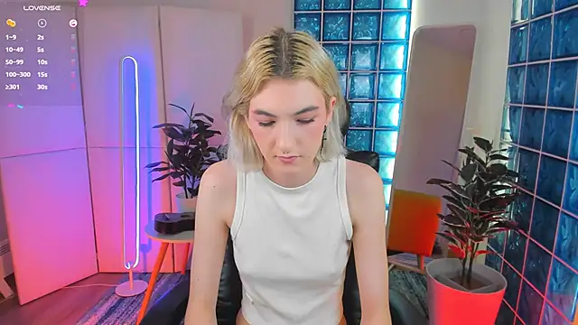 Snapshot of Mia_Cheers chatting on 01.29.25 Mia Cheers online show from 01.29.25