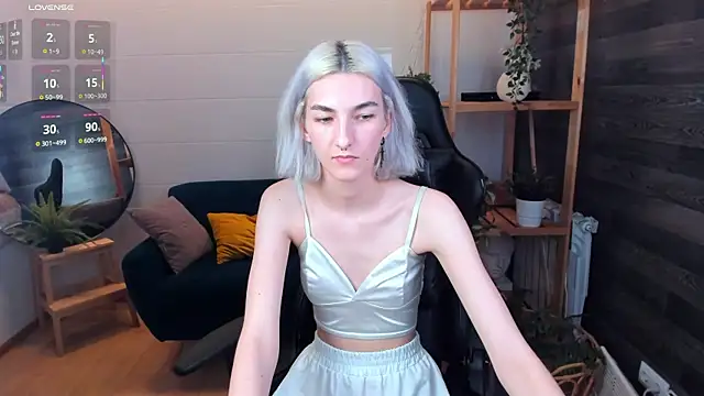 Snapshot of Mia_Cheers chatting on 09.08.25 Mia Cheers online show from 09.08.25