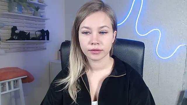 holly xglam online show from 12.16.24