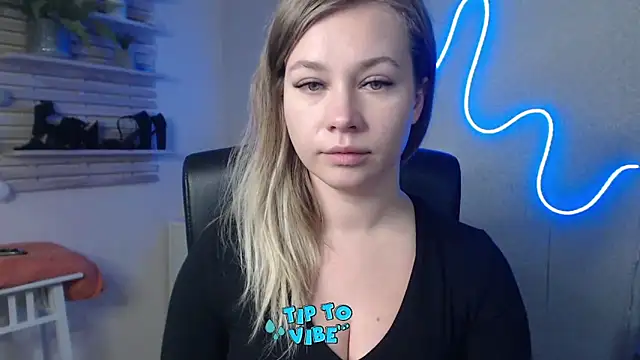 holly xglam online show from 12.19.24