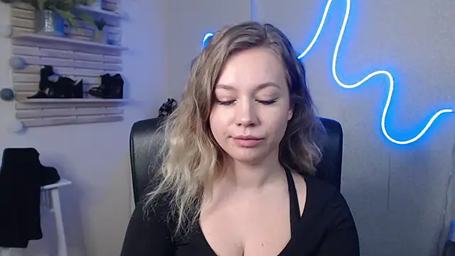 holly xglam online show from 01.07.25