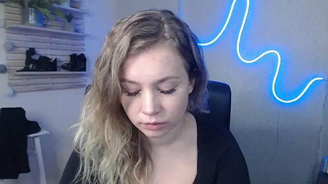 holly xglam online show from 01.07.25