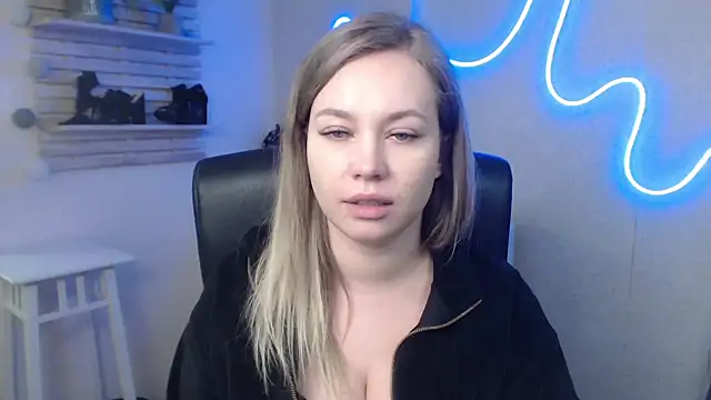 holly xglam online show from 01.08.25