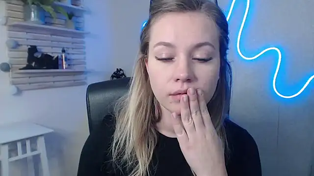 holly xglam online show from 01.09.25