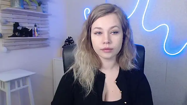 holly xglam online show from 01.14.25